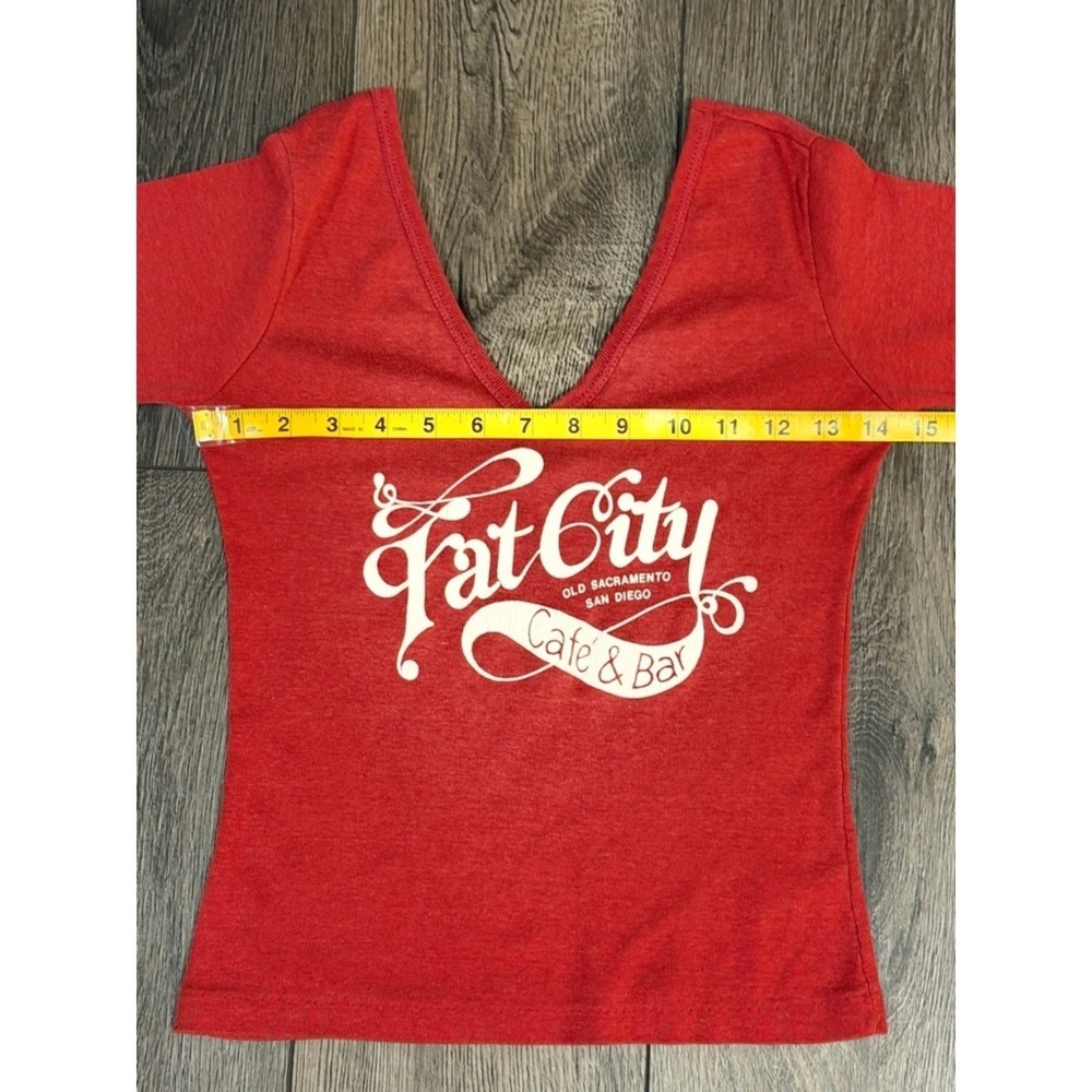 Cheese Cake Fat City Cafe & Bar Graphic V-Neck Top Red L Vintage Festival Boho - Picture 9 of 13